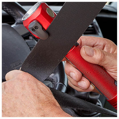 Kein Bild? Jetzt oben Link zu Darstellungsproblemen klicken! - Mit dem Schneidemesser können Sie in Notfällen Ihren Anschnallgurt durchtrennen!